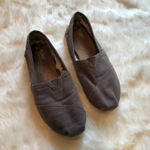 EUC Taupe Toms